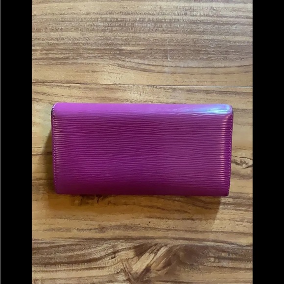 Louis Vuitton Pink Epi Leather Chain Wallet - Picture 7 of 15